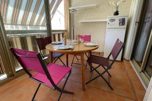 Posezení v ubytování T2 with balcony close to the sea + 2 fotografie