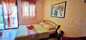 Studio Apartment Lela Ližnjanにあるベッド