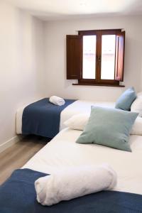 Postel nebo postele na pokoji v ubytování LAGO Home - Apartamento nuevo en Llanes centro