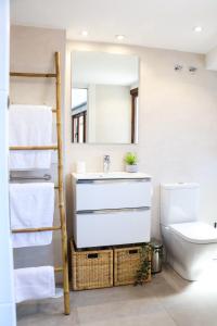 Koupelna v ubytování LAGO Home - Apartamento nuevo en Llanes centro