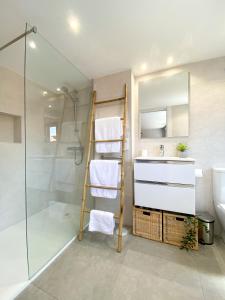 Koupelna v ubytování LAGO Home - Apartamento nuevo en Llanes centro