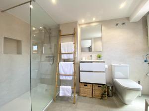 Koupelna v ubytování LAGO Home - Apartamento nuevo en Llanes centro