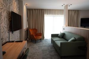 TV a/nebo společenská místnost v ubytování HOTEL GRACIAN