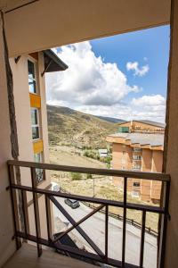 Een balkon of terras bij Holidays, Miramar Ski, Estudio 4 personas & Parking