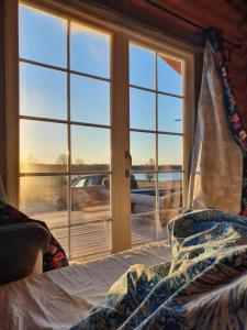 Voodi või voodid majutusasutuse Cozy Lakeside Adventure toas