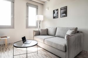 Et opholdsområde på MelivOia house collection - Private Jacuzzi Villas