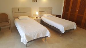 Posteľ alebo postele v izbe v ubytovaní ANFI TOPAZ VILLA TAURO GOLF & BEACH 3 bedrooms 4 bathrooms private pool