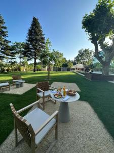 a picnic table and two benches in a park at La Maison Verchant in Montpellier