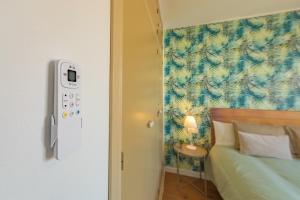 Postel nebo postele na pokoji v ubytování Beachfront, pool, terrace & WIFI - *SimplyTarifa*