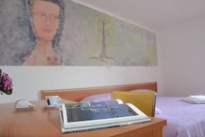 Letto o letti in una camera di Sale Hotel