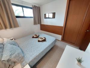 Łóżko lub łóżka w pokoju w obiekcie Sun apartment Antigua