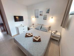 Łóżko lub łóżka w pokoju w obiekcie Sun apartment Antigua