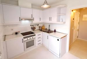 Kuchyňa alebo kuchynka v ubytovaní Sunny Penthouse Calpe + 9 fotografií