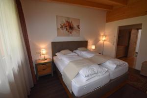 Postel nebo postele na pokoji v ubytování Hotel Martina