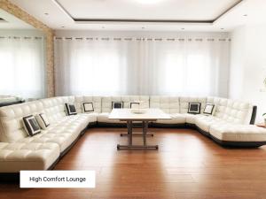 Χώρος καθιστικού στο Luxury Villa - Private Beach and Pool -