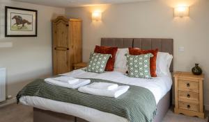 Uma cama ou camas num quarto em Cross Keys Inn Ettrickbridge