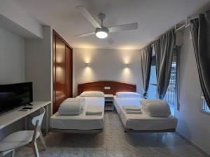 Posteľ alebo postele v izbe v ubytovaní Hostal la Embajada