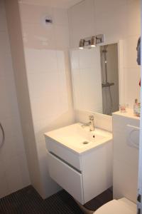 Foto dalla galleria di Bordeaux centre, Appartement privatif et 5 chambres privées, piscine, parking a Bordeaux Altre 30 foto