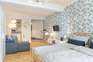 a bedroom with a bed and a living room at FerienNest Bad Ems, Appartment RankenNest in Bad Ems