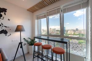 a room with a balcony with a table and two stools at 16154 Cozy apartment nearby with Central Railway Station in Kyiv