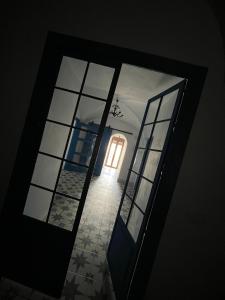 a hallway with a door and a window at El palacete azul in Almendral