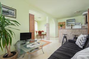 Μια τηλεόραση ή/και κέντρο ψυχαγωγίας στο Brigita A2