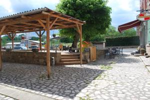 Fotografie z fotogalerie ubytování Hôtel Des Voyageurs v destinaci Bellevue-la-Montagne