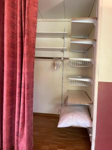 Двухъярусная кровать или двухъярусные кровати в номере Chambres dans villa avec piscine
