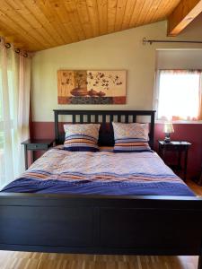 Кровать или кровати в номере Chambres dans villa avec piscine