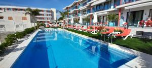 Basen w obiekcie AZAHAR BEACH Red Apartments & Spa lub w pobliżu