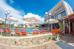 Bazén v ubytování Jasmine Hotel & Apartments nebo v jeho okolí