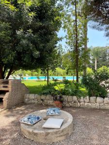 Bazén v ubytování Chiusa Di Carlo Agriturismo nebo v jeho okolí