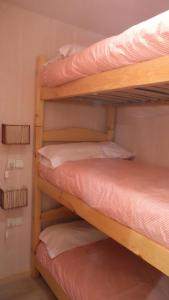 Poschodová posteľ alebo postele v izbe v ubytovaní BAQUEIRA BERET, Apartamento a pie de pistas