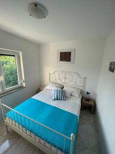 Łóżko lub łóżka w pokoju w obiekcie Apartman Kačić