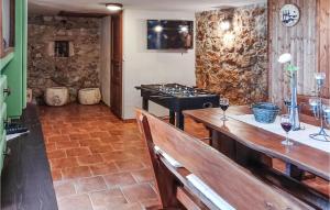 Posedenie v ubytovaní 3 Bedroom Cozy Home In Moscenicka Draga