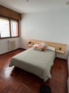 Postel nebo postele na pokoji v ubytování Apartamento El Fontán, parking gratuito + 6 fotografií