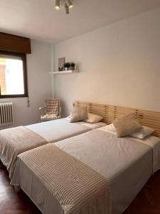 Postel nebo postele na pokoji v ubytování Apartamento El Fontán, parking gratuito