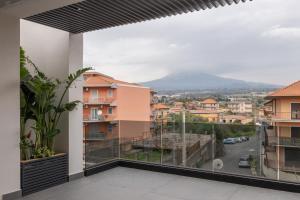 a balcony with a view of a city at Giargeri Home in Misterbianco
