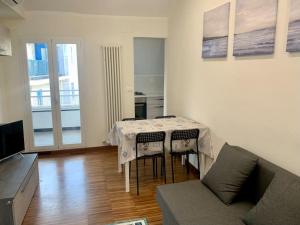 a living room with a table with chairs and a couch at Gassa d'Amante Appartamento in Rapallo
