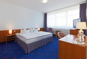 Letto o letti in una camera di Kim Hotel Dresden