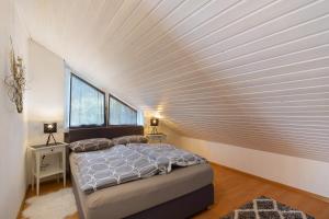 Ένα ή περισσότερα κρεβάτια σε δωμάτιο στο Ferienwohnung Schwarzwald Engel