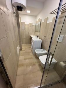 Ванная комната в BlueSun Apartments