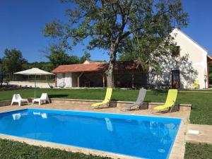 Bazen u ili blizu objekta D4 Apartments Dörgicse