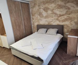 A bed or beds in a room at Colonel apartment Luxury