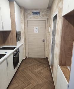 A kitchen or kitchenette at Colonel apartment Luxury