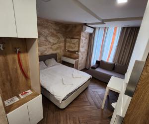 A bed or beds in a room at Colonel apartment Luxury