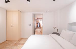 Postel nebo postele na pokoji v ubytování Homie Suites - Modern Apartments Nearby Istıklal Street & Galata Tower