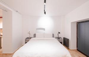 Postel nebo postele na pokoji v ubytování Homie Suites - Modern Apartments Nearby Istıklal Street & Galata Tower