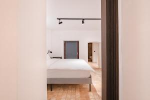 Postel nebo postele na pokoji v ubytování Homie Suites - Modern Apartments Nearby Istıklal Street & Galata Tower