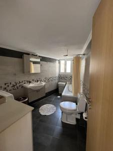 Ένα μπάνιο στο inHeart Apartment Chios
